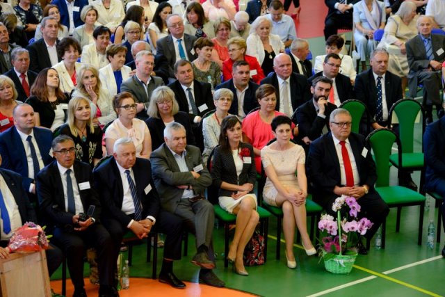 Jubileusz 100-lecia Szkoły - „Wspomnień czar” - część artystyczna podczas uroczystych obchodów Jubileuszu Szkoły